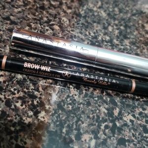Anastasia Beverly Hills: Brow wiz / clear brow gel